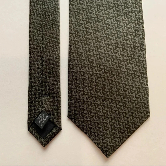 2/$30 KENNETH COLE Muted Green Foulard Silk Tie - Picture 6 of 8
